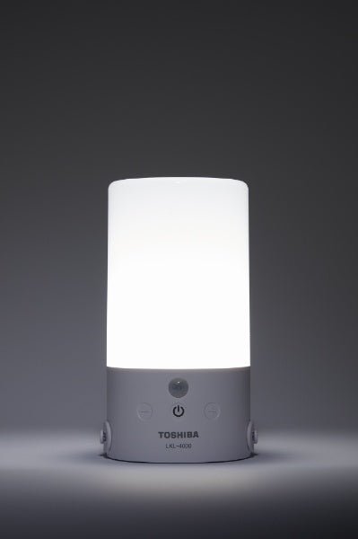 TOSHIBA LEDランタン　センサー・調光機能付き ホワイト LKL-4000-W [LED /単3乾電池×3 /防水対応]