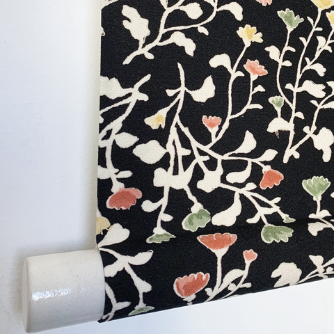 Hanging scroll　「 迎 」 To welcome