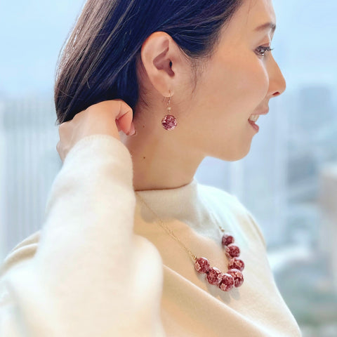 多彩花卉圖案 項鍊 茜草紅 日本手工製作