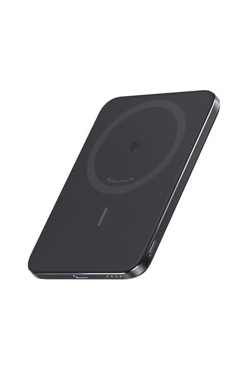 Anker Nano Power Bank (5000mAh, MagGo, Slim) Qi2認証 ワイヤレス充電 最大出力15W MagSafe対応 マグネット式ワイヤレス充電対応 コンパクト 薄型 8.6mm 小型 iPhone 17 / 16 / 15シリーズ / Air 対応 (ブラック)