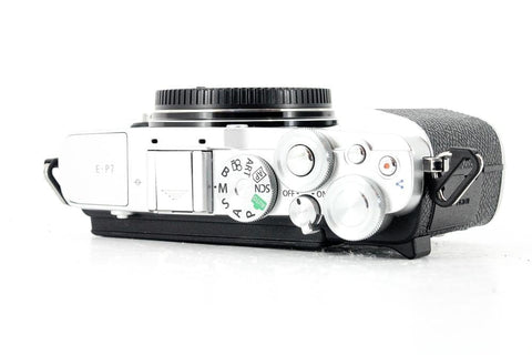 OLYMPUS PEN E-P7 ボディー シルバー