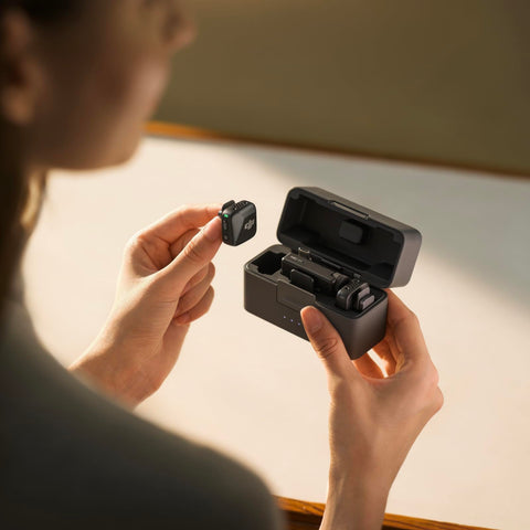 DJI Mic Mini（2 TX + 1 RX + 充電ケース） ピンマイク ワイヤレス 超軽量 48時間使用 ノイズキャンセリング 自動制限機能 カメラ／iPhone／Android用ワイヤレスマイク Vlog撮影 ストリーミング
