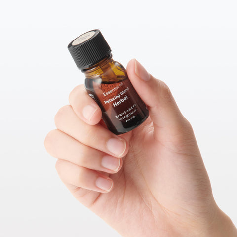 無印良品 エッセンシャルオイル くつろぎブレンド ハーバル 10mL OCH02Aド ハーバル 10mL OCH02A44A