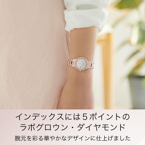 [CITIZEN] 腕時計 xC 電波時計 限定 ダイヤモンド 白蝶貝 防水 軽量 サクラピンク カメリア(椿)モチーフ 光発電エコ・ドライブ サファイアガラス ギフト ビジネス アナログ 秒針 電波ソーラー ES9498-69N レディース