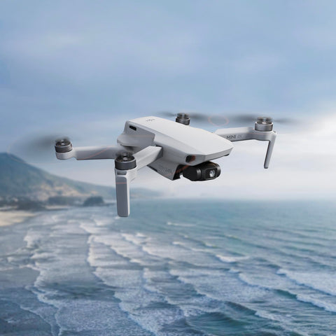 Mini 4K 相機無人機組合、搭載4K UHD相機的無人機(成人用)、249克以下、3軸萬向影像震動補償、10公里視訊傳輸、自動回檔、2電池最長飛行時間62分鐘、快速拍攝