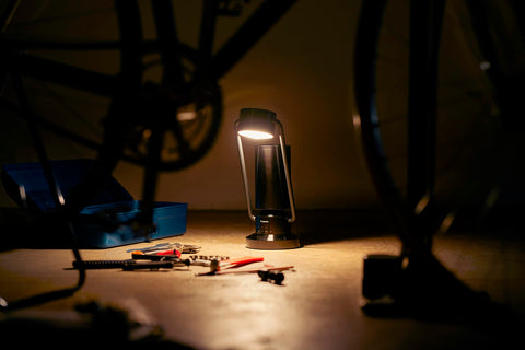 佳能 Canon URBANO albos 灯&扬声器 ML-A (黑色) 聚光灯型铝音箱 支持蓝牙/360°全方位声音/铝切削/机身和灯光流畅可动/高输出LED