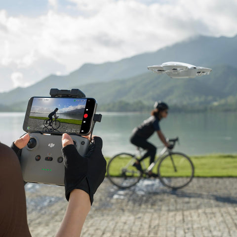 DJI Neo Fly More コンボ(RC-N3付属) ドローン カメラ付き 4K UHDカメラ 小型ドローン fpvドローン バッテリーx3 合計飛行時間54分 135g軽量 自動追跡ドローン 手のひらから離陸 被写体トラッキング クイックショット 手ぶれ補正動画 充電ハブ付き アプリ手動操作