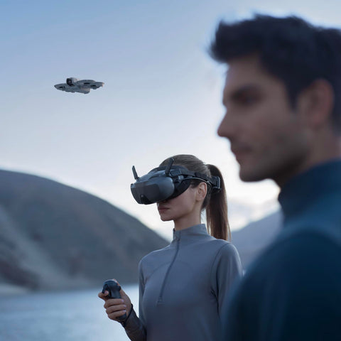 DJI Neo Motion Fly More コンボ ドローン カメラ付き 4K UHDカメラ搭載 16歳以上推奨 ミニドローン 室内外 135g軽量 小型ドローン fpvドローン 自動追跡ドローン 手のひらから離陸 被写体トラッキング クイックショット RC Motion 3 バッテリー×3