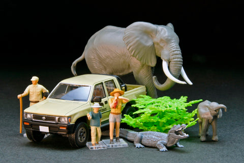 Tomytec Kaiyodo x Tomica Limited Vintage Geo-Colle 64# Car Snap 29a Safari 2 (Toyota Hilux 4WD Pickup Double Cab Included) ABS Plastic and PVC Dolls & Accessories (Painted and Partially Assembled) +