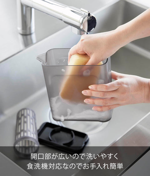 Yamazaki 1691 Shelvable Cold Water Bottle, 0.3 fl oz (1 L), Black, W3.2 x D6.6 x H6.3 inches (8.2 x 16.7 x 16 cm), Tower Dishwasher Safe, Heat Resistant, Includes Tea Strainer, Easy to Hold and Clean