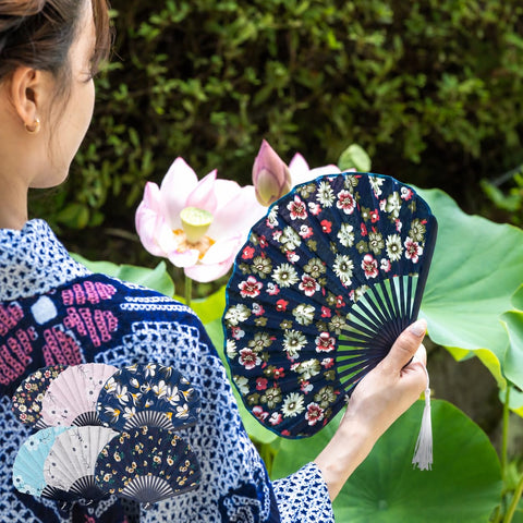 [恵千堂] 花柄 扇子 シェル型 レディース 綿100 布製 熱中症対策 竹骨 着物 浴衣に合う