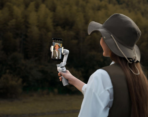 DJI スマートジンバル Osmo Mobile SE 3軸スマホジンバル ShotGuides機能搭載 Android&iPhone用 ActiveTrack 6.0搭載 Watchで遠隔操作 スマホ用 Vlogスタビライザー 【国内正規品】