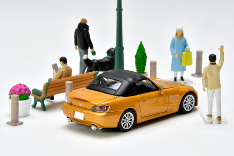 Geo-Colle 64# Car Snap 22a Urban Street Corner 2, ABS Plastic / PVC Doll, Accessories (Painted and Partially Assembled) + Diecast Mini Car Set