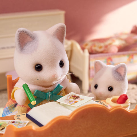 EPOCH Sylvanian Families FS-52 Latte Cat Family Dolls, Safety Toy Mark Certified, Toy for Ages 3 Years and Up, Dollhouse