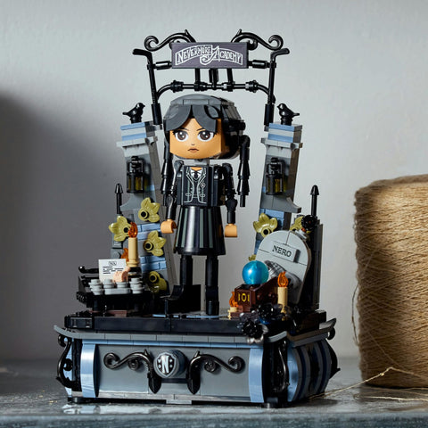 レゴ(LEGO) ウェンズデー ウェンズデー・アダムス フィギュア ハンド ネヴァーモア学園 制服 校章 ピン レイヴン 黒いドレス ネトフリ アダムス おもちゃ 玩具 誕生日 プレゼント ブロック 女の子 男の子 子供 10歳 11歳 12歳 小学生 お人形 ドール インテリア オシャレ 76780
