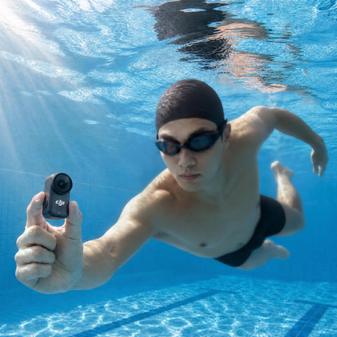 DJI Osmo Nanoスタンダードコンボ (128GB) ウェアラブルカメラ 小型4K／60fps Vlogカメラ 1/1.3インチセンサー 143°広角FOV映像 200分録画 迅速なコンテンツ転送 スポーツ Vlog用磁気POVカメラ4K