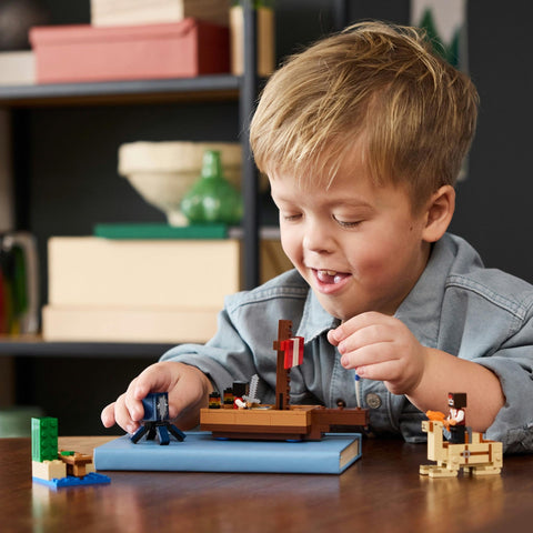 LEGO Minecraft 21259 The Pirate Ship Voyage Minecraft Toy for Kids, Elementary School Students, Great as Gift, Minifigures, Lego Blocks, Unisex, Ages 7 to 10
