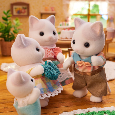 EPOCH Sylvanian Families FS-52 Latte Cat Family Dolls, Safety Toy Mark Certified, Toy for Ages 3 Years and Up, Dollhouse