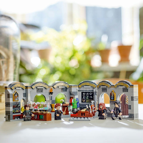 Lego 76431 Harry Potter Hogwarts Castle: Magic Pharmacy Toy, Present, Blocks, Boys, Girls, Children, 7, 8, 9, 10, Elementary School Students